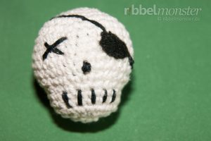 Anleitung Amigurumi - Totenkopf häkeln - kostenlose Häkelanleitung