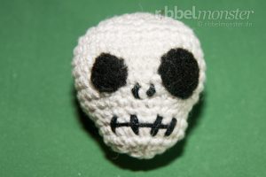 kostenlose Häkelanleitung - Amigurumi - Totenkopf häkeln - Anleitung