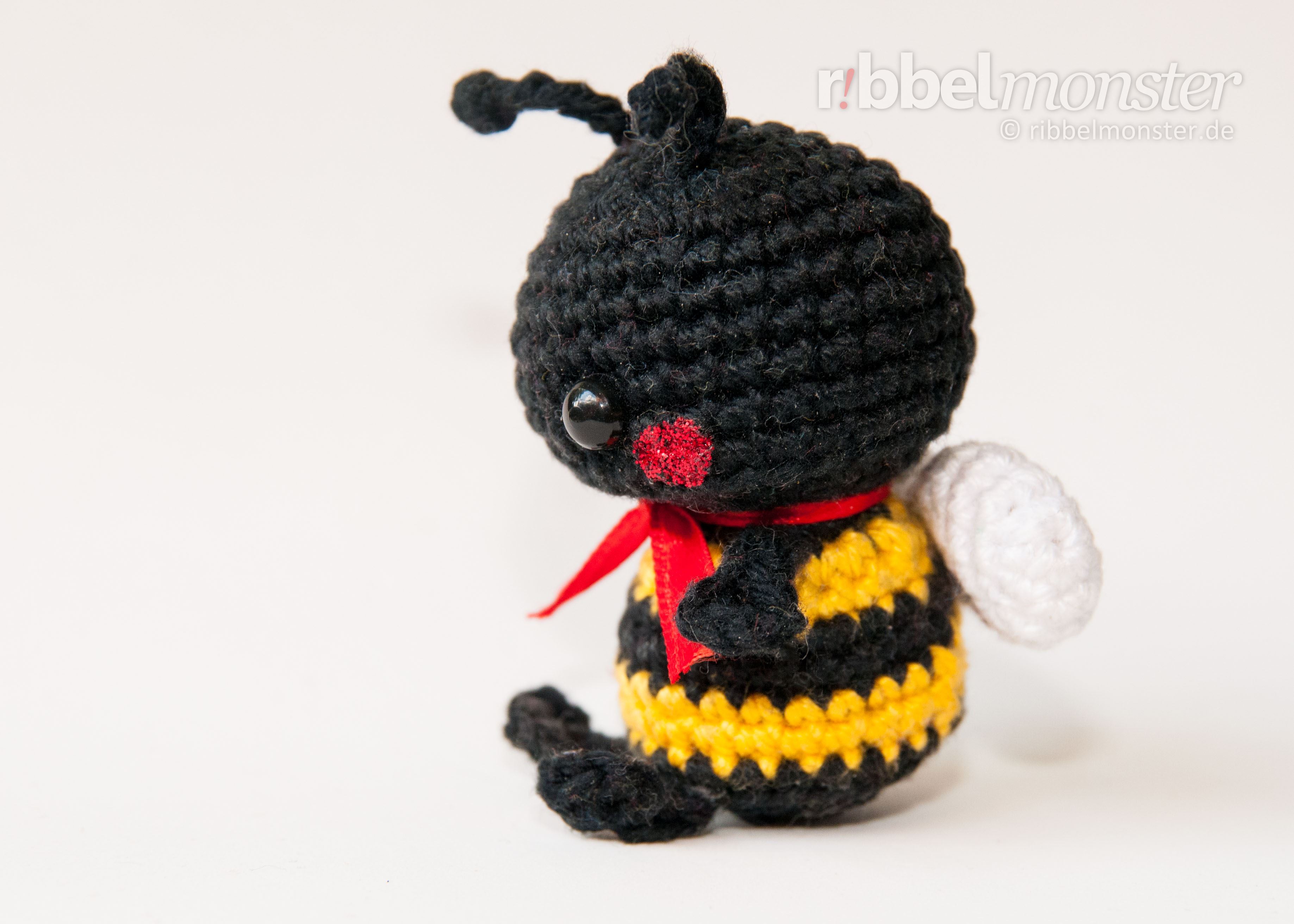Amigurumi - Minimee Crochet Bumblebee - Malo - crochet pattern - free pattern