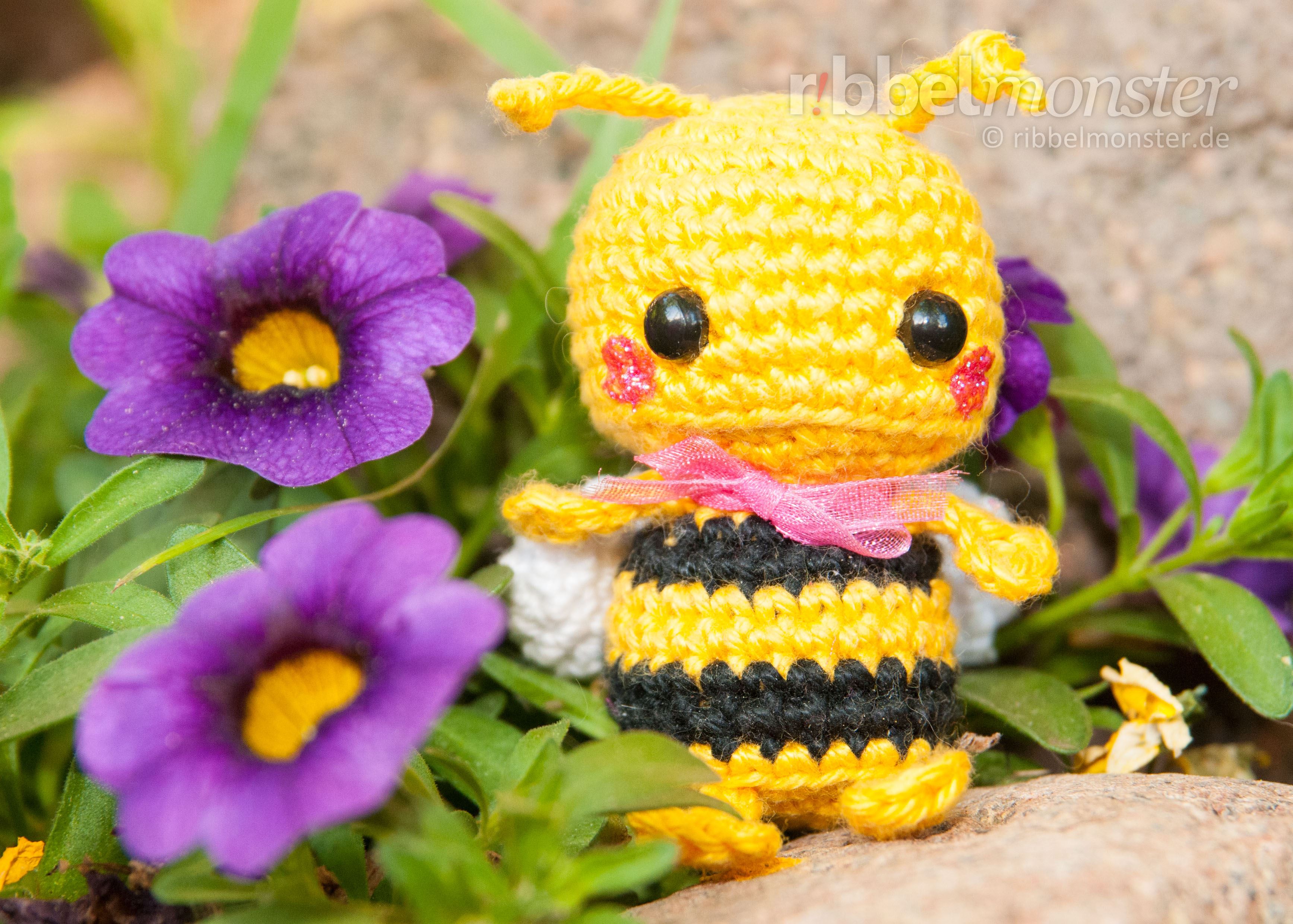 pattern - Amigurumi - Minimee Crochet Bee - Mika - free crochet pattern
