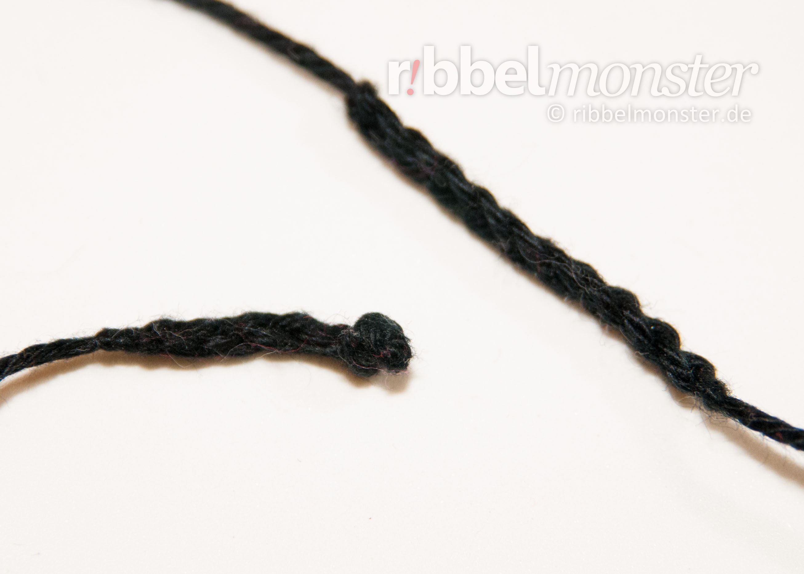 free crochet pattern - pattern - Amigurumi - Minimee Crochet Bumblebee - Malo