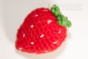 Amigurumi mittlere Erdbeere häkeln Häkelanleitung Anleitung