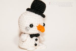 Amigurumi - Minimee Schneemann häkeln - Erik - kostenlose Häkelanleitung