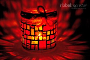 Weihnachtliches Mosaik Windlicht basteln - gratis Anleitung - kostenlose Bastelanleitung