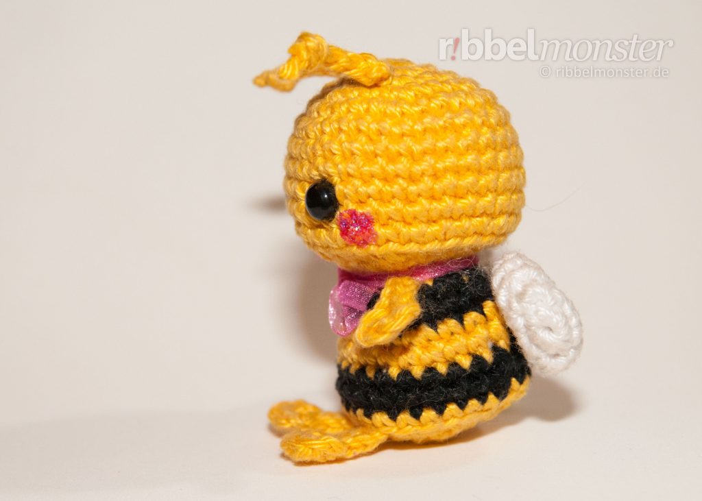 Amigurumi - Minimee Crochet Bee - Mika - crochet pattern - free pattern