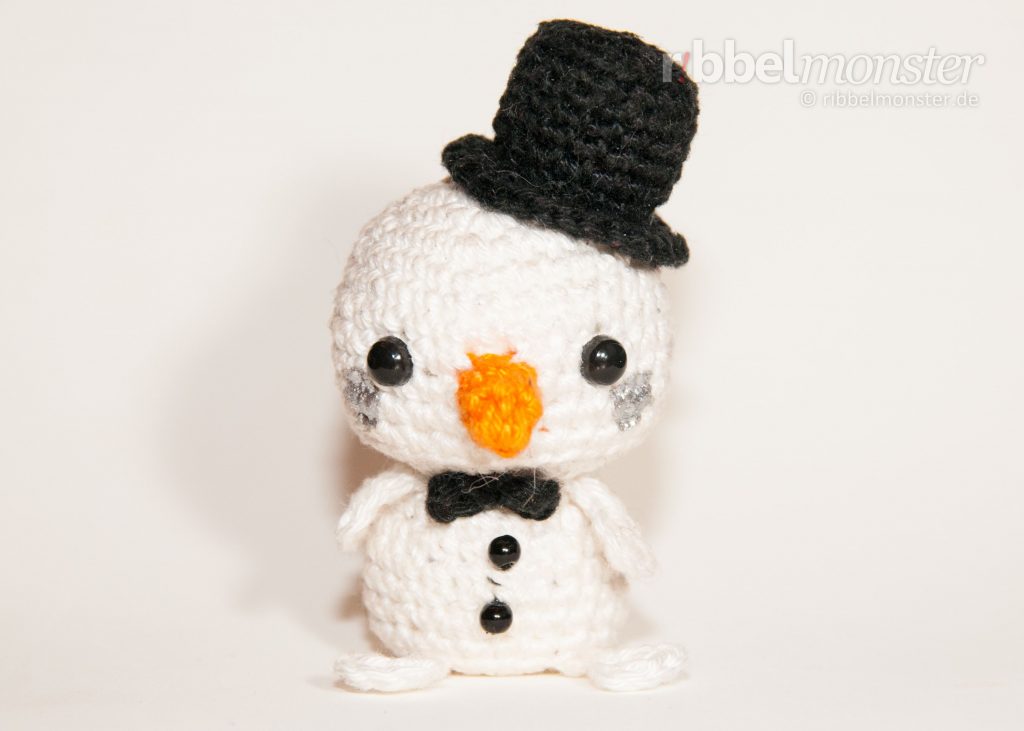 Amigurumi - Minimee Crochet Snowman - Erik - free pattern