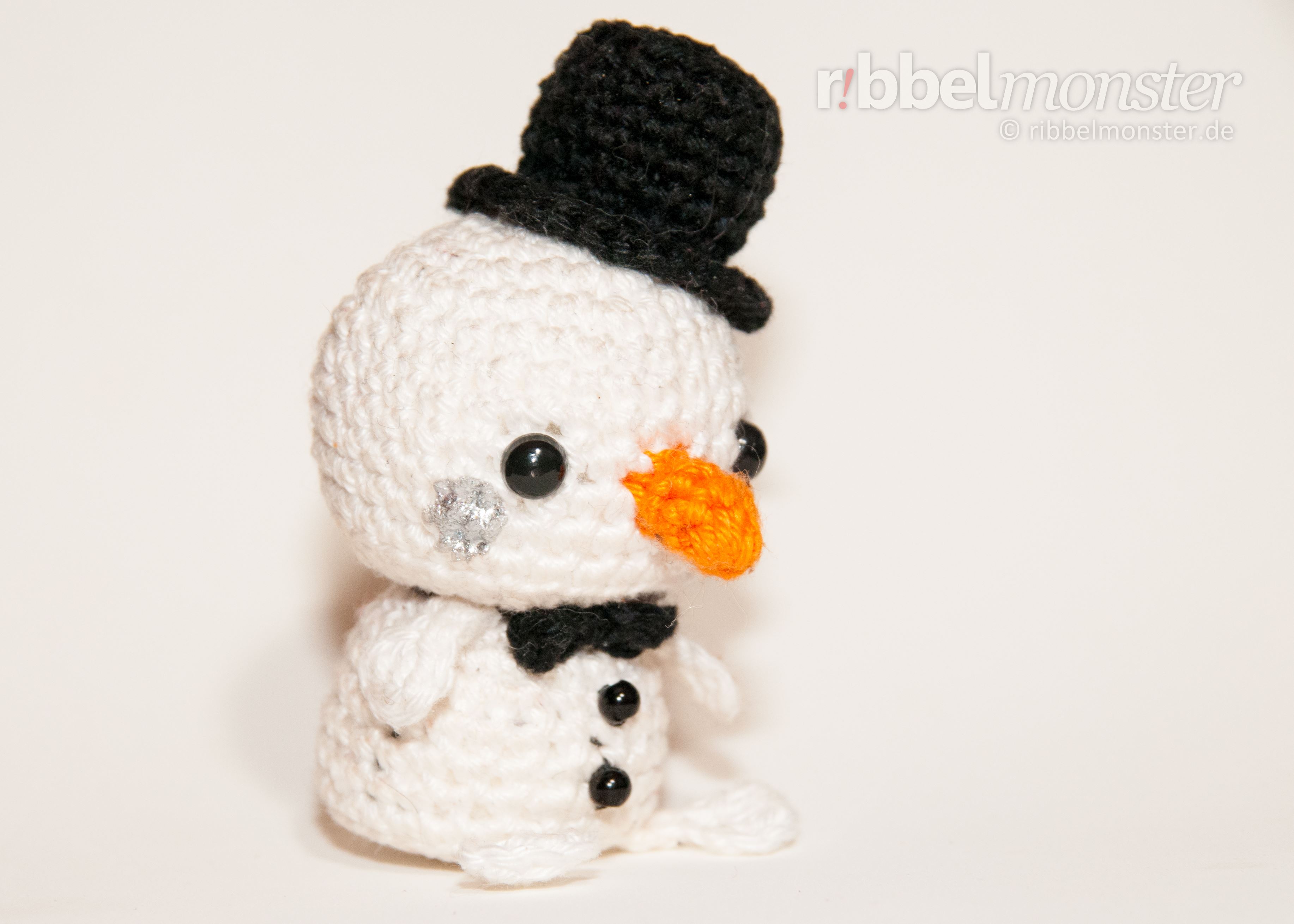 Amigurumi - Minimee Crochet Snowman - Erik - free crochet pattern