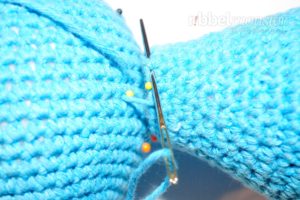 Amigurumi - Offenen Körper an geschlossenen Kopf nähen Anleitung