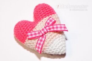 Amigurumi - Crochet small Tilda heart - tutorial - crochet pattern