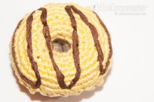 kostenlose Häkelanleitung - Amigurumi - großen Bananasplit Donut häkeln